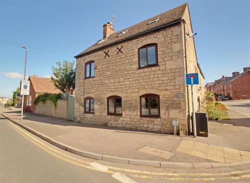 Arrange a viewing for Bath Road, Stonehouse