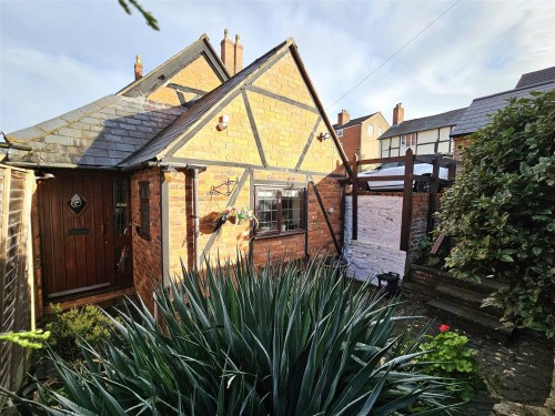 Arrange a viewing for 35 Culver Street, Newent