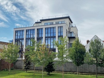 image of 3 Cathedral Views, St. Johns Lane