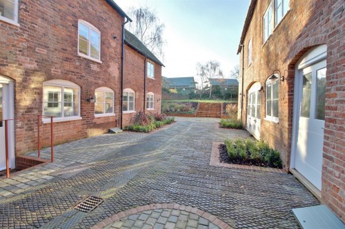 Arrange a viewing for High Street, Newent, GL18