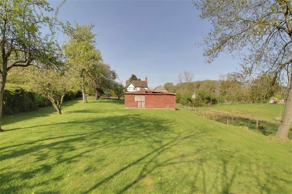 Naylor Powell Top 10 jobs in the garden for May Naylor Powell